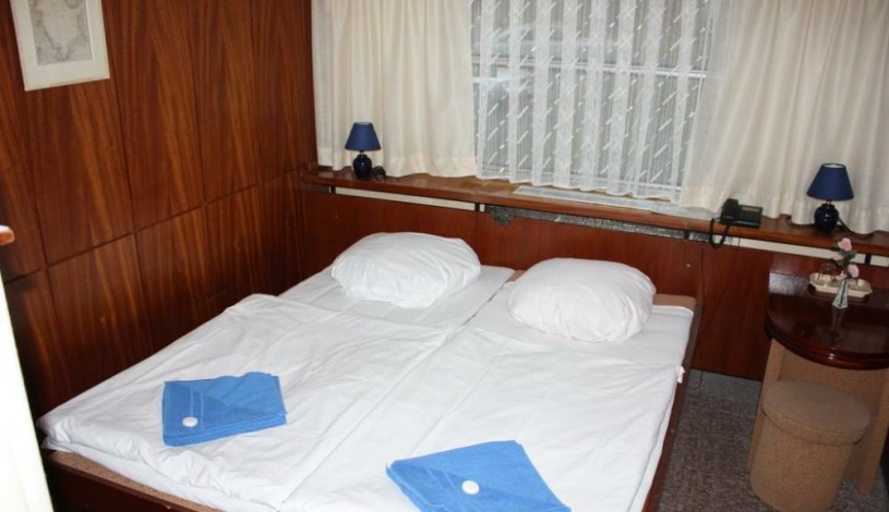 BOTEL RACEK*** Praha