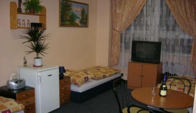 Hostel Rajská Zahrada Praha - 1 местная комната с общей ванной комнатой, Трехместный номер с общей ванной комнатой
