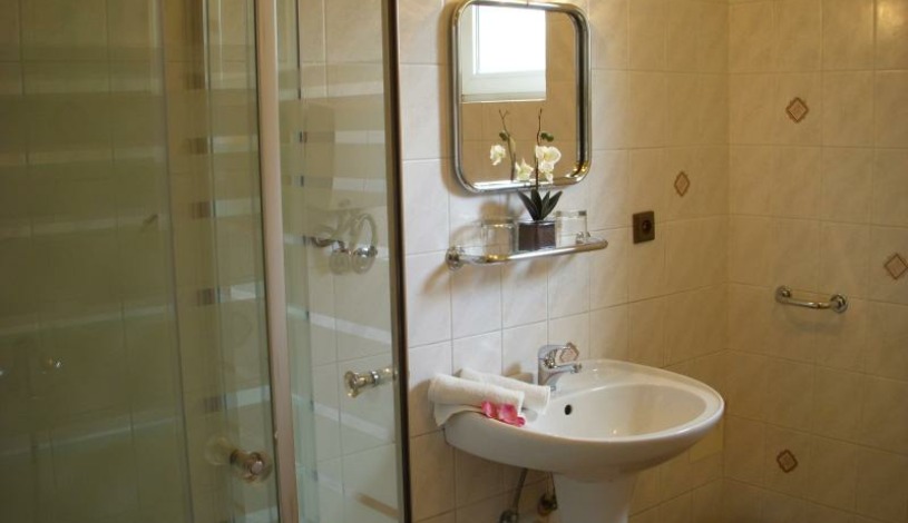 Rezidence Fami De Luxe Design - Máchovo jezero Doksy - Čtyřlůžkový apartman (oddělené ložnice)
