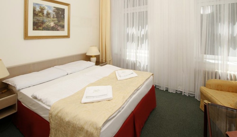 Hotel Romania Karlovy Vary - Dvoulůžkový pokoj Comfort s výhledem na město s balkónem
