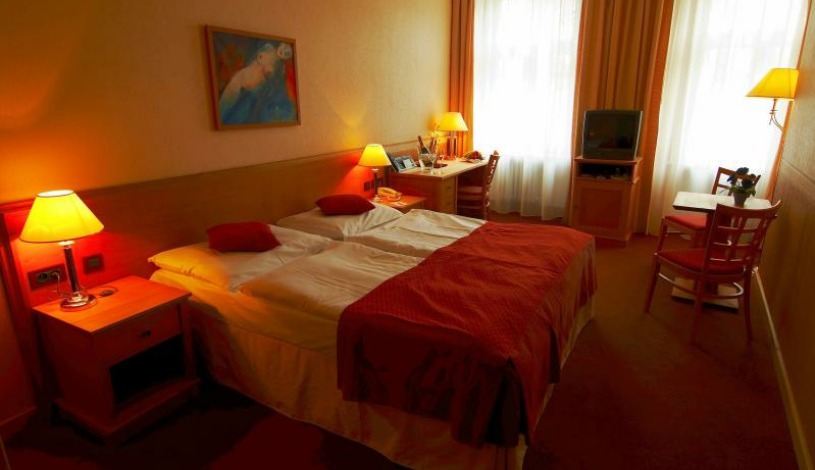 Hotel Rott Praha - Pokoj pro 2 osoby, Dvoulůžkový pokoj s přistýlkou