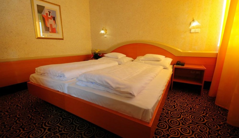 Hotel EROPLÁN**** Superior Rožnov pod Radhoštěm - Dvoulůžkový pokoj bez vstupu do wellness