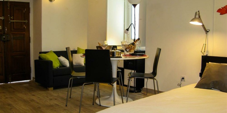 Studio Apartment Lisboa Encarnação with kitchen for 3 persons