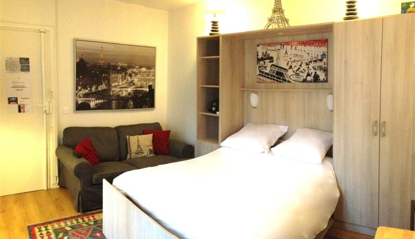 Apartment Rue Tholozé Paris - Apt 23832