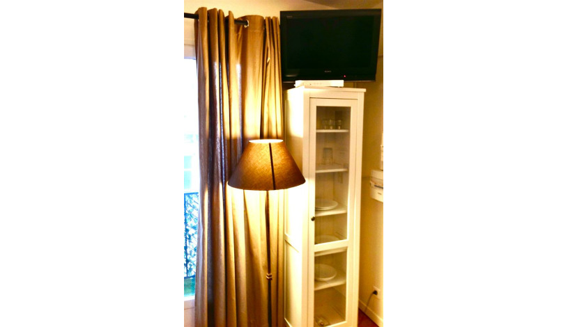 Apartment Rue Tholozé Paris - Apt 23832