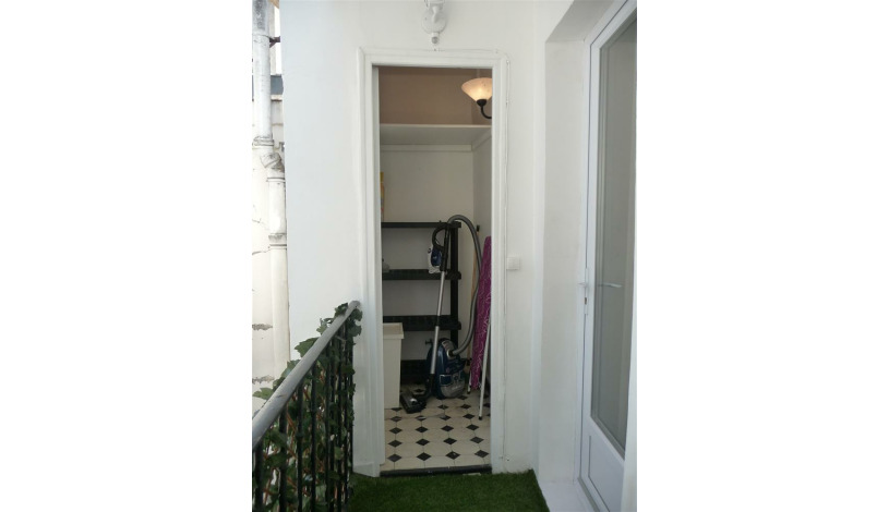 Apartment Rue Tholozé Paris - Apt 23832