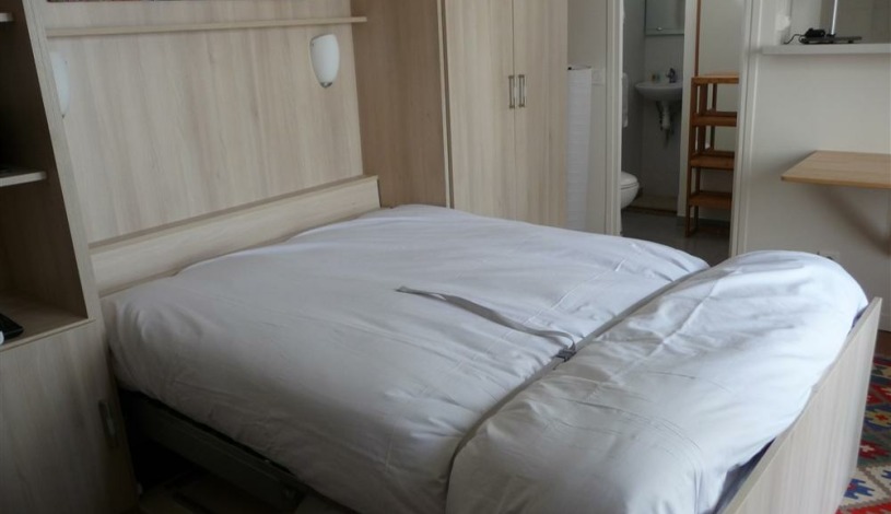 Apartment Rue Tholozé Paris - Apt 23832