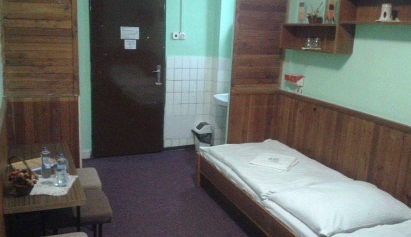 SPORTHOTEL RÝŽOVIŠTĚ Harrachov - Třílůžkový turistický pokoj typ C se snídaní, Dvoulůžkový turistický pokoj typ C se snídaní, Dvoulůžkový turistický pokoj typ B s polopenzí, Jednolůžkový turistický pokoj typ C se snídaní