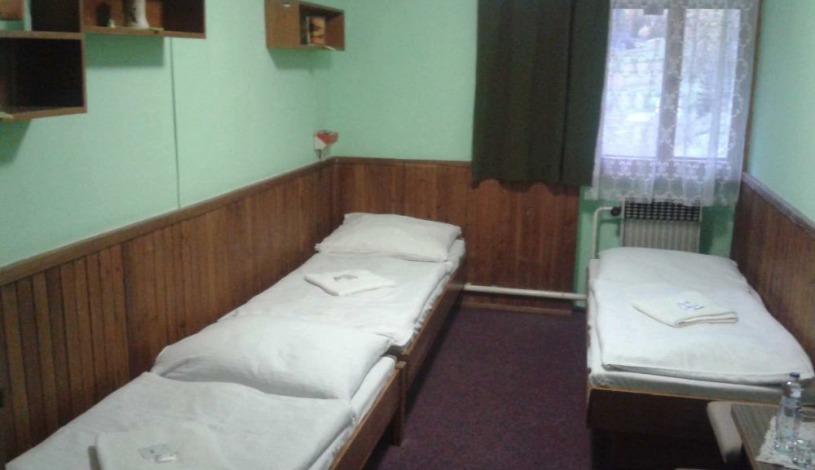 SPORTHOTEL RÝŽOVIŠTĚ Harrachov - Třílůžkový turistický pokoj typ C se snídaní, Dvoulůžkový turistický pokoj typ C se snídaní, Dvoulůžkový turistický pokoj typ B s polopenzí, Jednolůžkový turistický pokoj typ C se snídaní