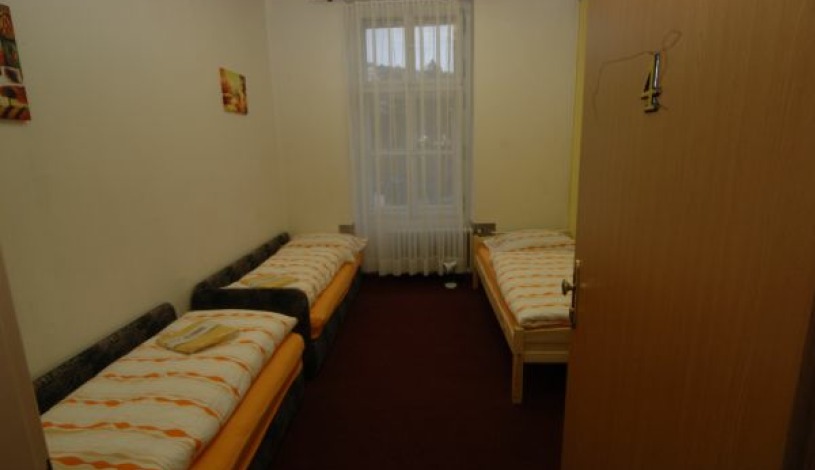 SKLEP accommodation Praha - Pokoj pro 3 osoby se společným soc. zař.