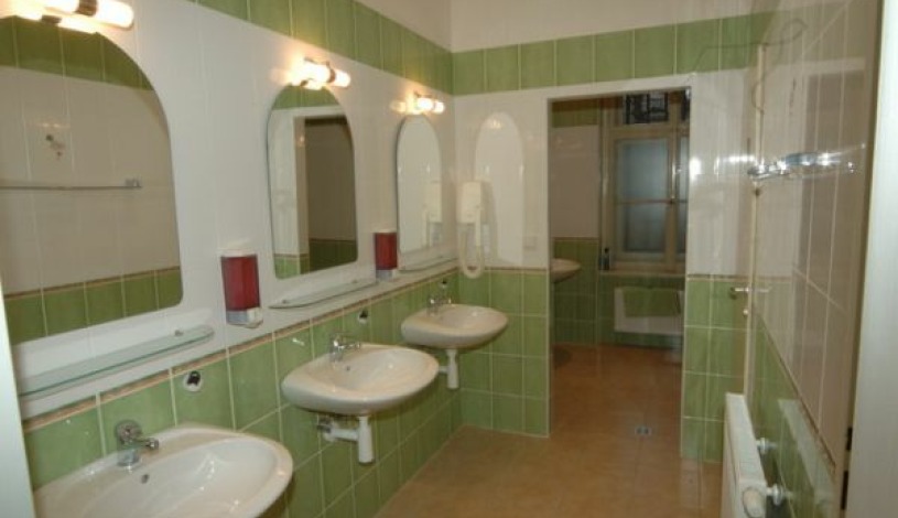 SKLEP accommodation Praha - Dvoulůžkový pokoj s oddělenými postelemi se společným soc. zař.