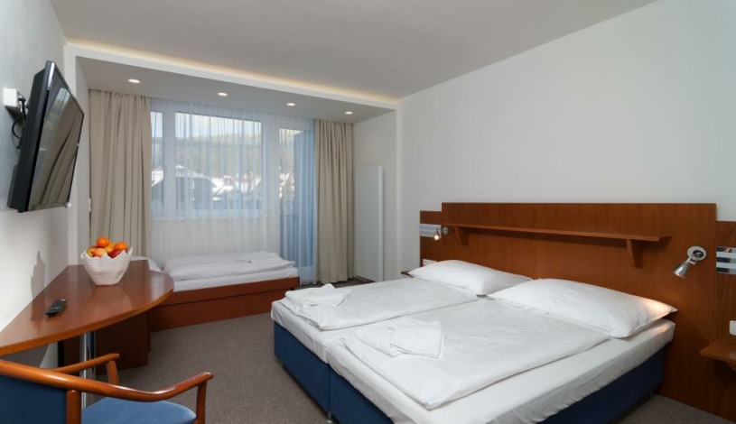 Wellness Hotel Astra*** superior Špindlerův Mlýn - Dvoulůžkový pokoj s přistýlkou a balkonem