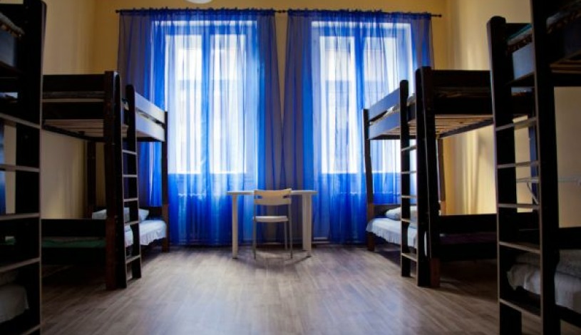 Youth Hostel Sokolska Praha - Pokój 4-osobowy ze wspólną łazienką