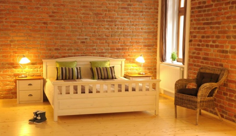 Time Cafe Penzion Příbram - Dvoulůžkový apartmán, Dvoulůžkový apartmán mezonetového typu s výhledem na Svatou Horu