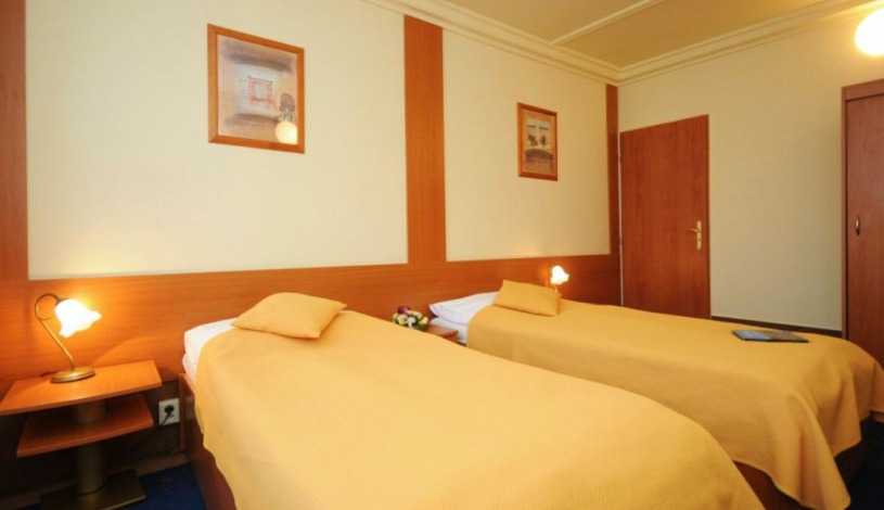 Top Hotel Praha - Pokoj pro 1 osobu, Pokoj pro 2 osoby, Pokoj pro 3 osoby