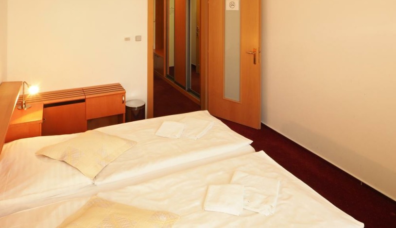 Hotel U Beránka Náchod - Dvoulůžkový pokoj SUPERIOR s přistýlkou