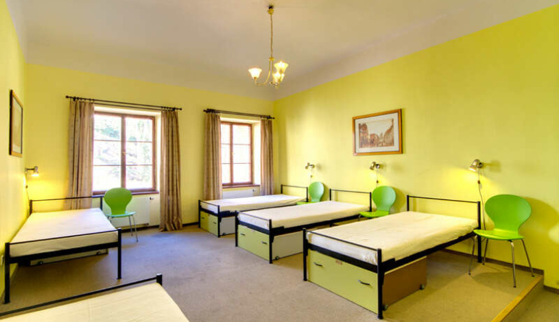 Hostel Little Quarter Hotel Praha - 1 человек в 5 местной общежитии, 1 человек в 10 местной общежитии