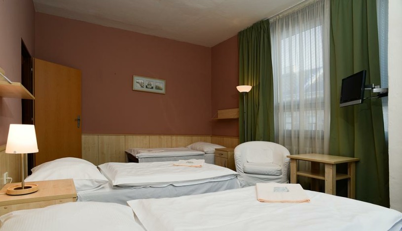 UNIHOTEL Liberec - třílůžkový pokoj - Standard s TV