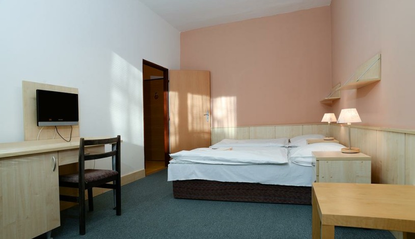 UNIHOTEL Liberec - dvoulůžkový pokoj - Standard s TV