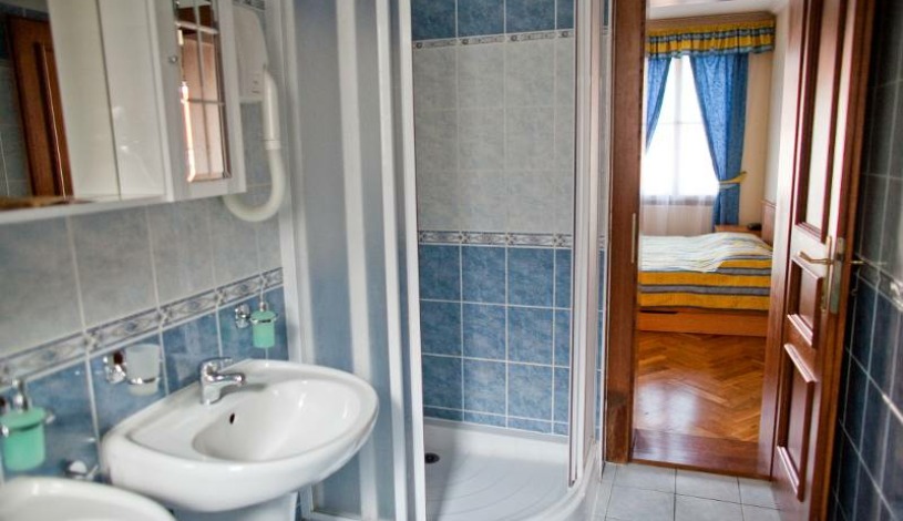 Hotel U Zlatych Nuzek Praha - Zweibettzimmer, Vierbettzimmer