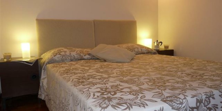 2-bedroom Firenze Santa Croce with kitchen for 6 persons