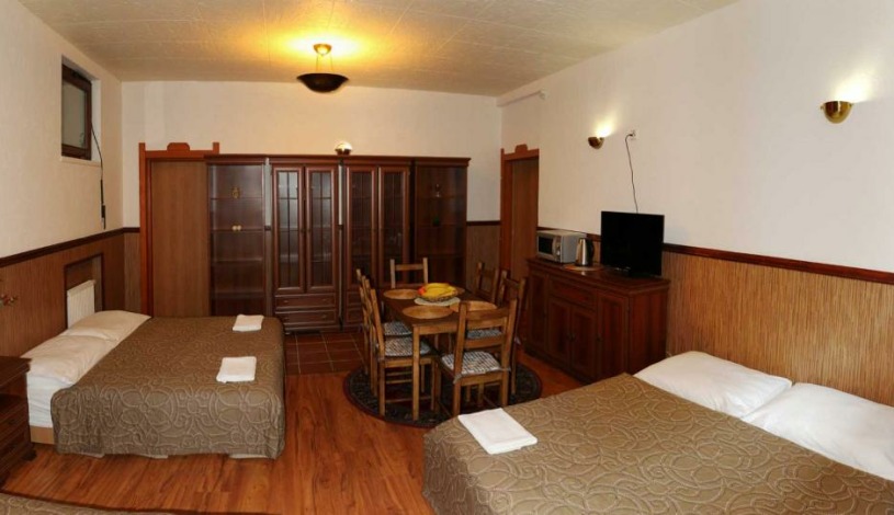 BookClever Apartments Prague Praha - City  Garden Apartments  wellness  5 - Studio 6 os. v suterénu koupelna mimo pokoj
