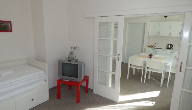 BookClever Apartments Prague Praha - SouthWest Apartments A4 - Apartmán 6 os. přízemí 3 ložnice záchod na chodbě