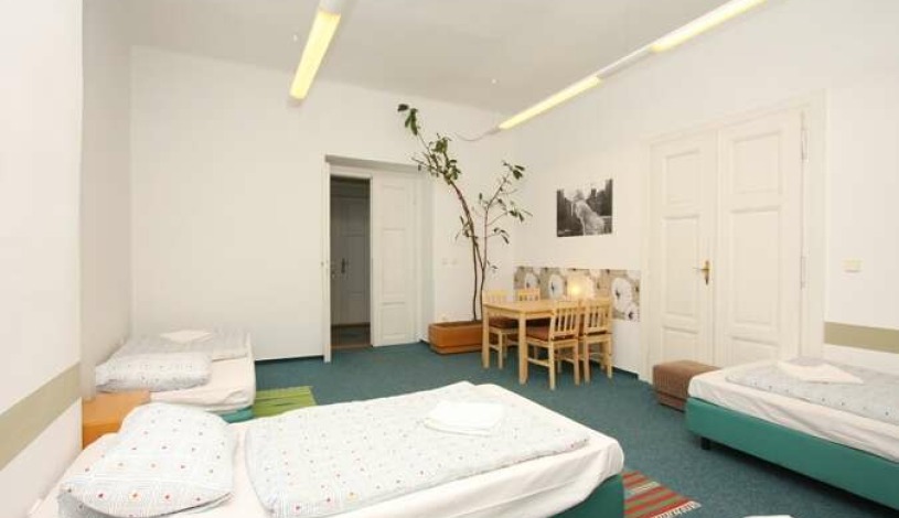 Hostel Vyšehradská Praha - Четырехместный номер с общей ванной комнатой