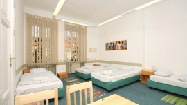 Hostel Karlsplatz Prag Praha - Dreibettzimmer mit gemeinsamen Bad, Fünfbettzimmer mit gemeinsamen Bad