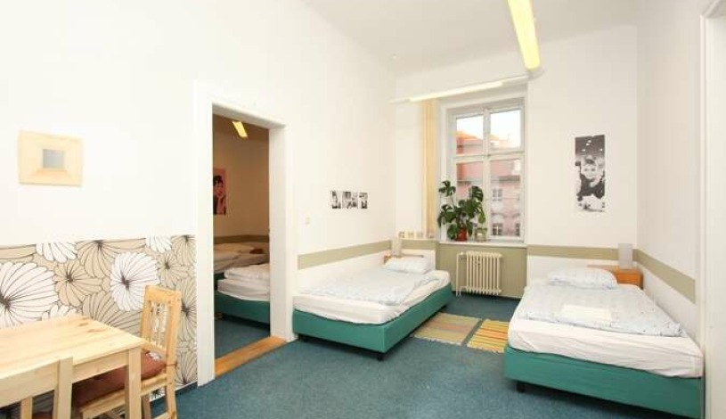 Hostel Vyšehradská Praha - Шесть местная комната с общей ванной комнатой