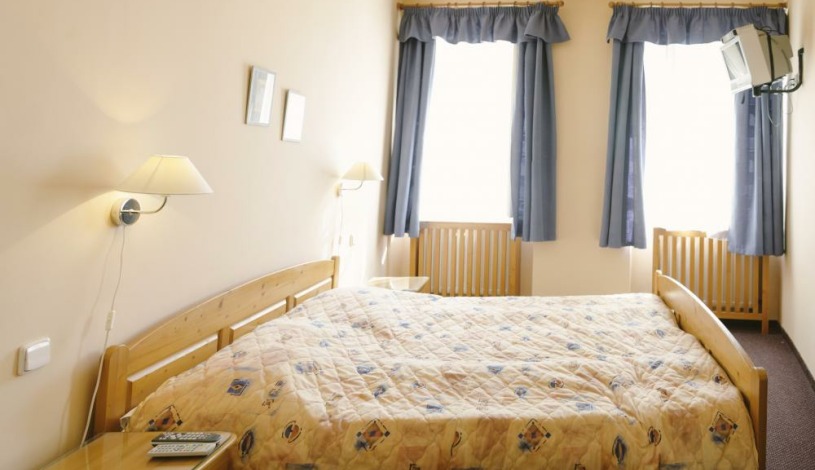 Hotel ZÁTKŮV DŮM České Budějovice - Levnější dvoulůžkový pokoj (bez snídaně)