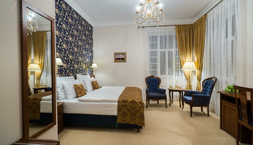 Hotel Katerina Znojmo - Dvojlůžkový pokoj Deluxe Romantic s balkónem a panoramatickým výhledem 