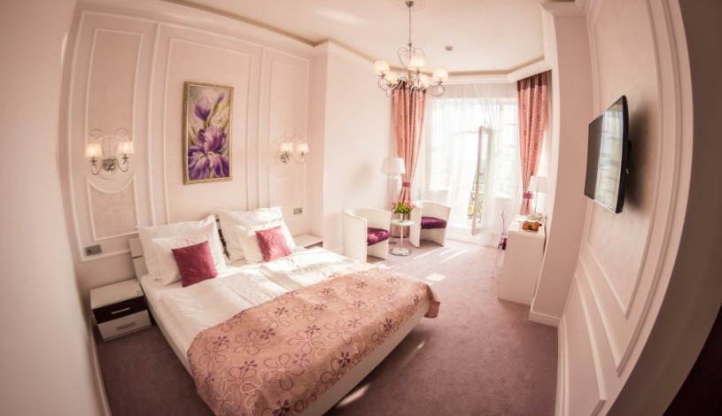 Hotel Katerina Znojmo - Dvojlůžkový pokoj Deluxe Romantic s balkónem a panoramatickým výhledem 